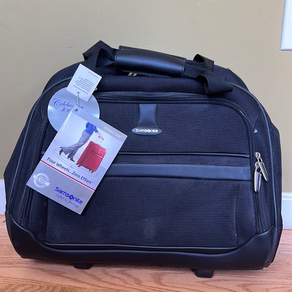 Samsonite Other - HP 🎊 Samsonite Wheeled Baggage/Bag